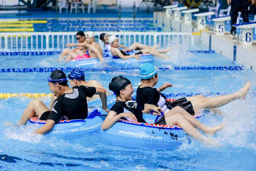 朝鮮游泳選手奮勇戰勝，成功晉級