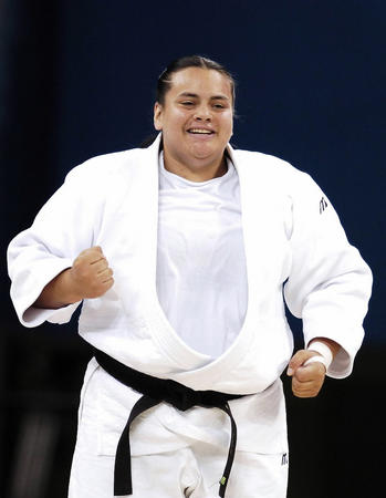 墨西哥女子击剑选手表现出色，夺得冠军